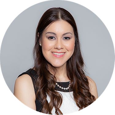 porthole headshot image of Fragomen [NewYork][Associate][JennyAlcaide]