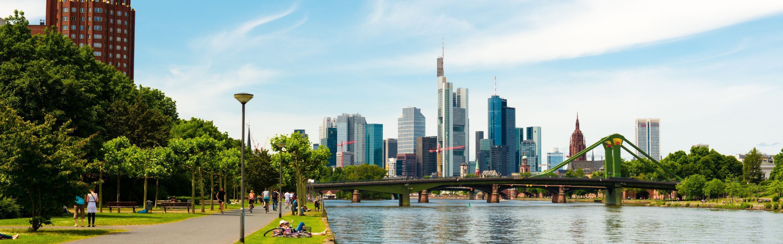 Arbeit und Arbeitsrecht: Fachkräfteeinwanderung und Chancenkarte Interview: Neuerungen im Einwanderungsrecht