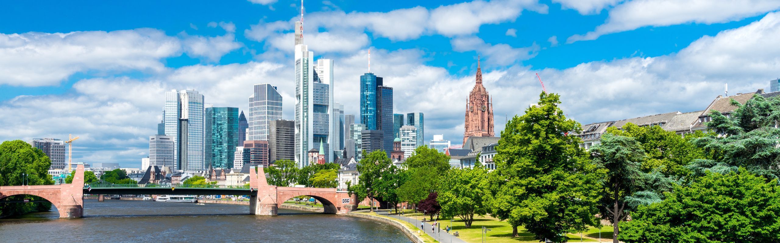 Partner Marius Tollenaere Contributes to Third Edition of Einwanderungsrecht