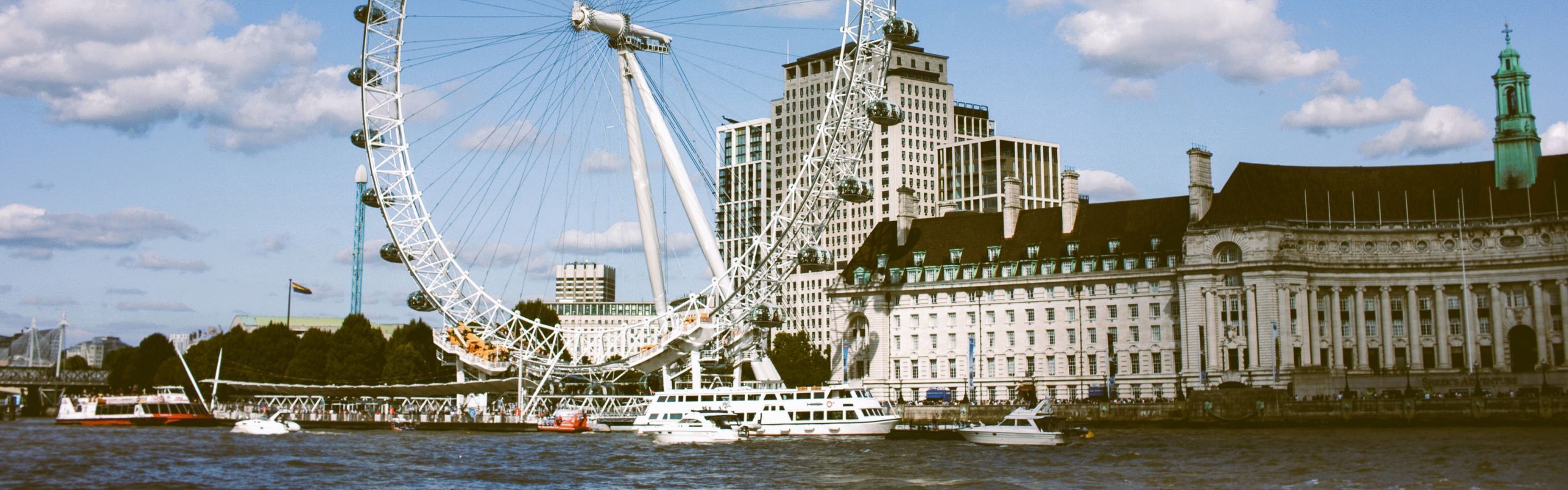 Bloomberg: UK’s Visa Crackdown Leaves City of London Immigrants in Limbo
