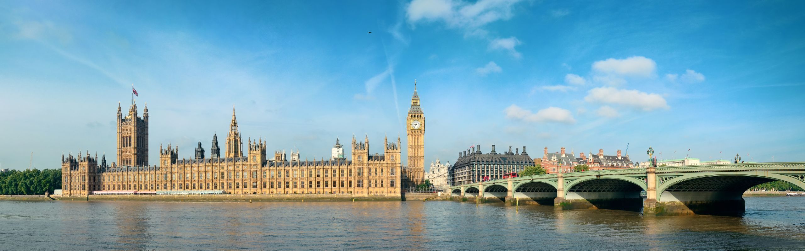 Bloomberg: UK to Create New Fast-Track Residency Path for High-Earners